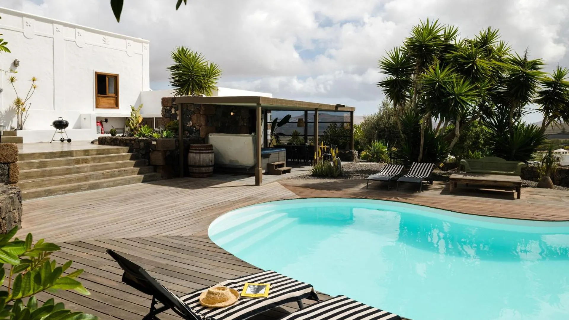 Finca Botanica Tao - 5 Bedroom Villa With Pool And Hot Tub Spain